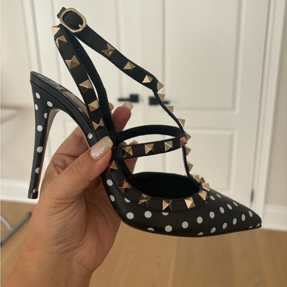 Very Elegant Valentino Garavani Classic Rockstud pumps! Brand new in box! 38.5 - Picture 8 of 16